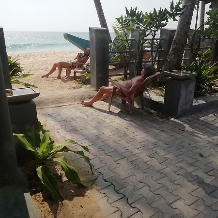 Rainbow Beach Hotel ヒッカドゥワ エクステリア 写真