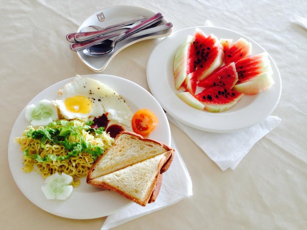 Rainbow Beach Hotel ヒッカドゥワ エクステリア 写真