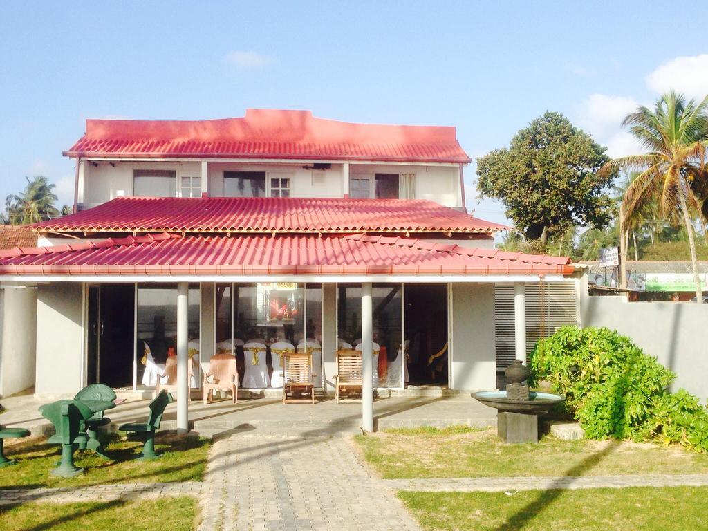 Rainbow Beach Hotel ヒッカドゥワ エクステリア 写真