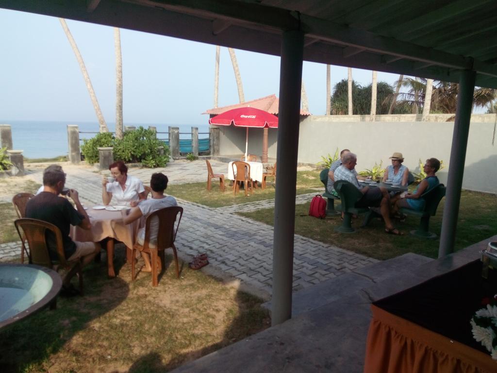 Rainbow Beach Hotel ヒッカドゥワ エクステリア 写真