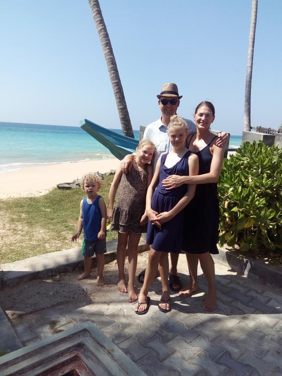Rainbow Beach Hotel ヒッカドゥワ エクステリア 写真
