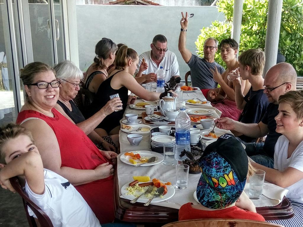 Rainbow Beach Hotel ヒッカドゥワ エクステリア 写真