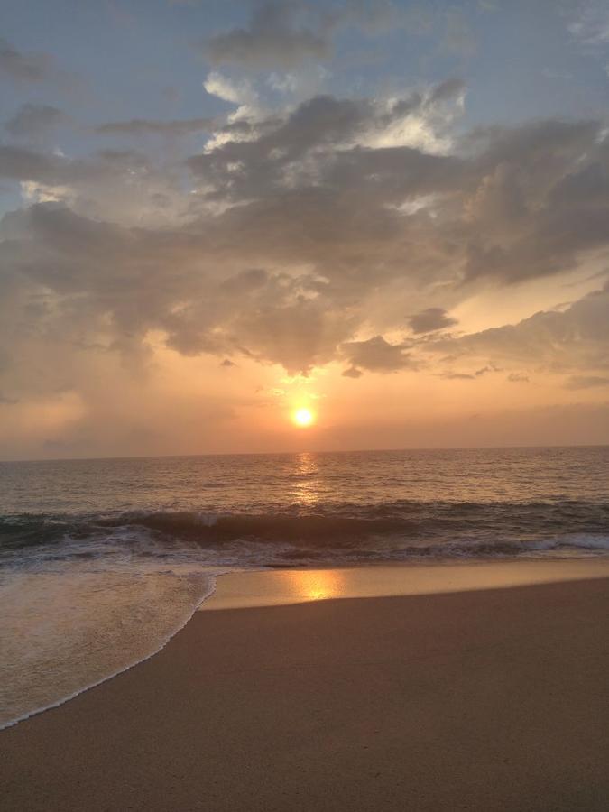 Rainbow Beach Hotel ヒッカドゥワ エクステリア 写真