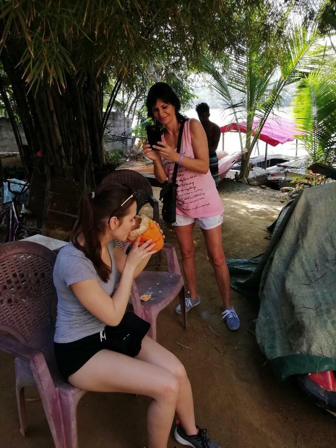 Rainbow Beach Hotel ヒッカドゥワ エクステリア 写真
