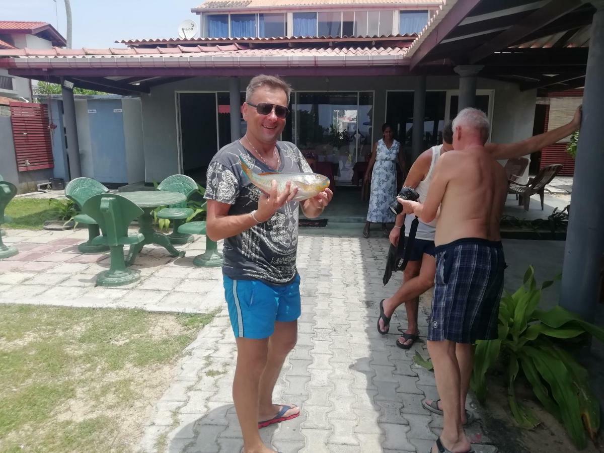 Rainbow Beach Hotel ヒッカドゥワ エクステリア 写真