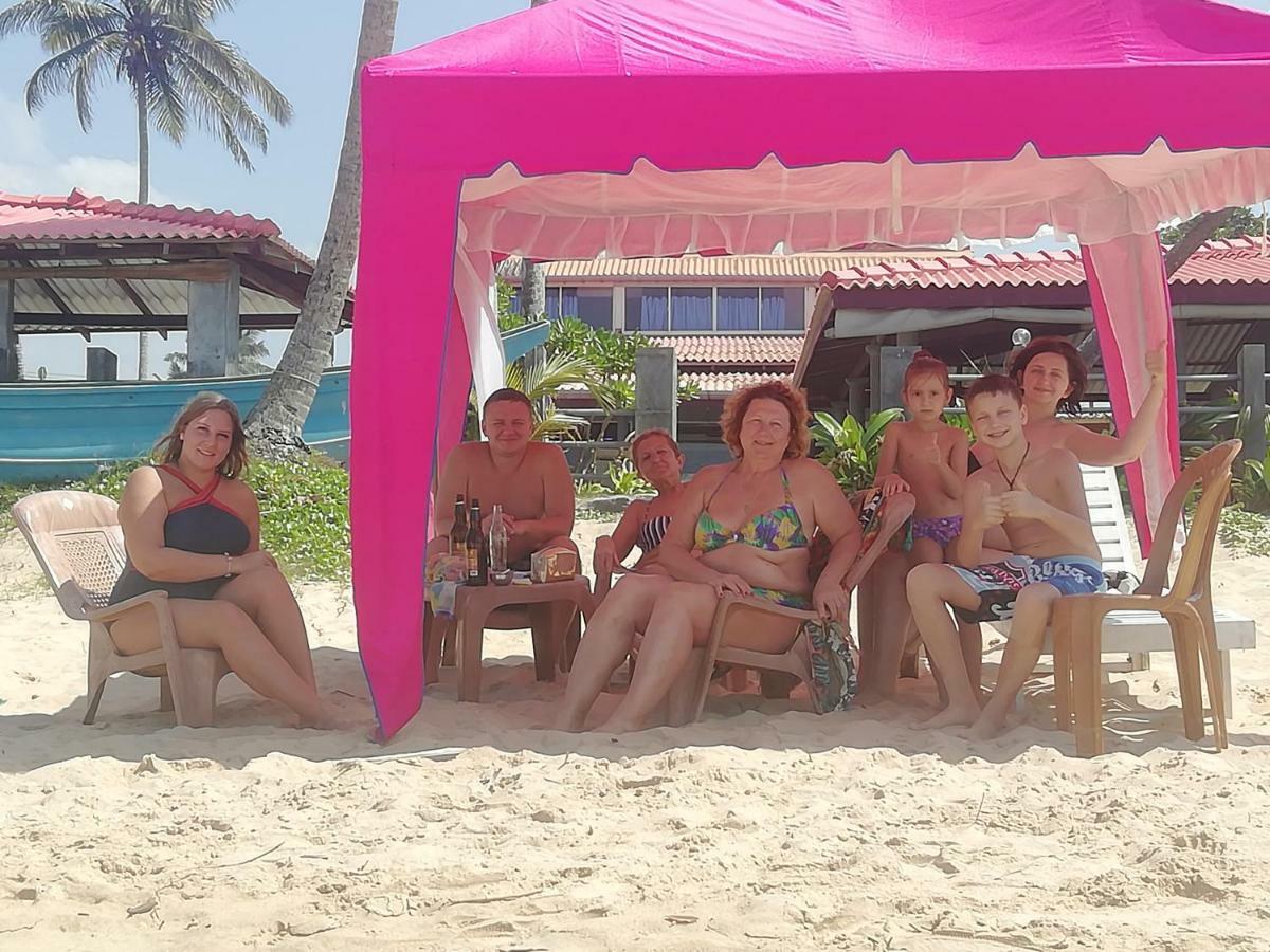 Rainbow Beach Hotel ヒッカドゥワ エクステリア 写真