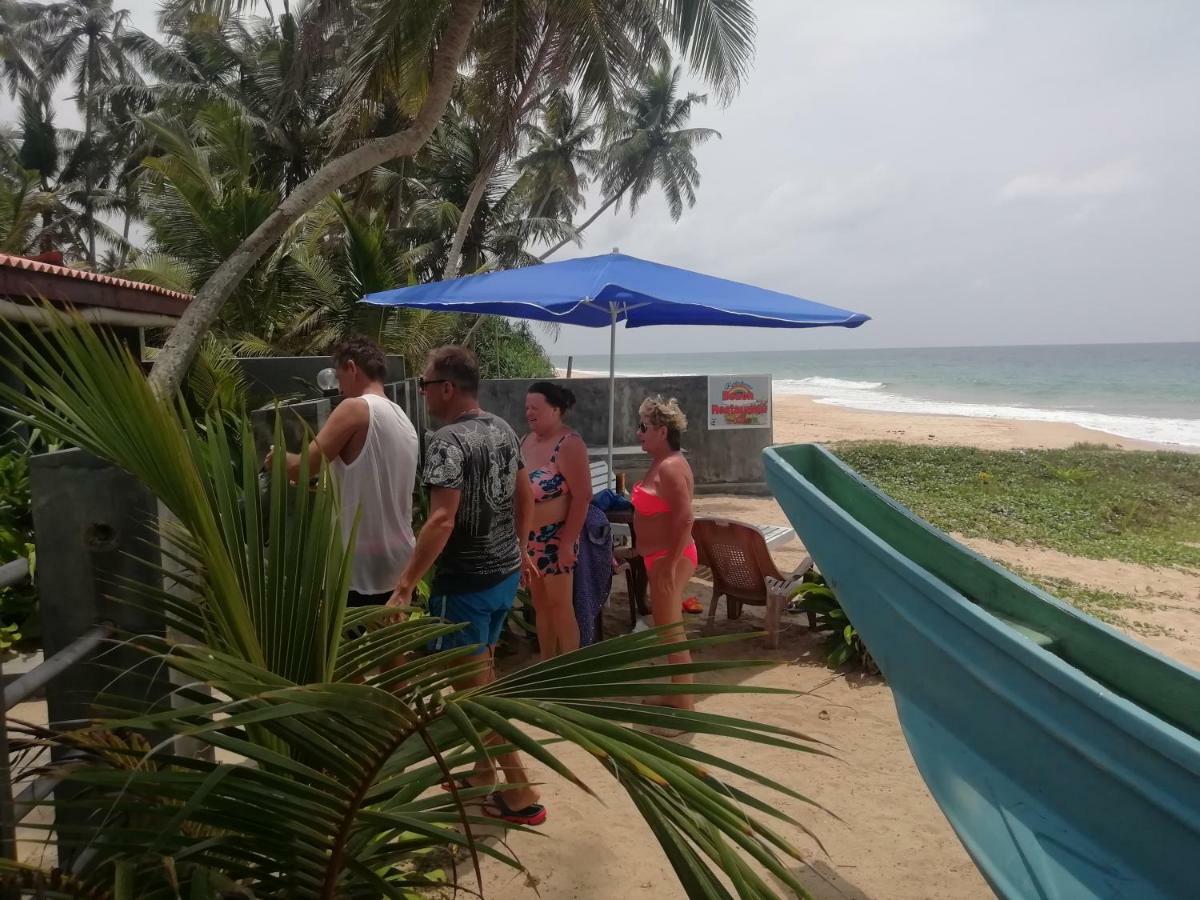 Rainbow Beach Hotel ヒッカドゥワ エクステリア 写真