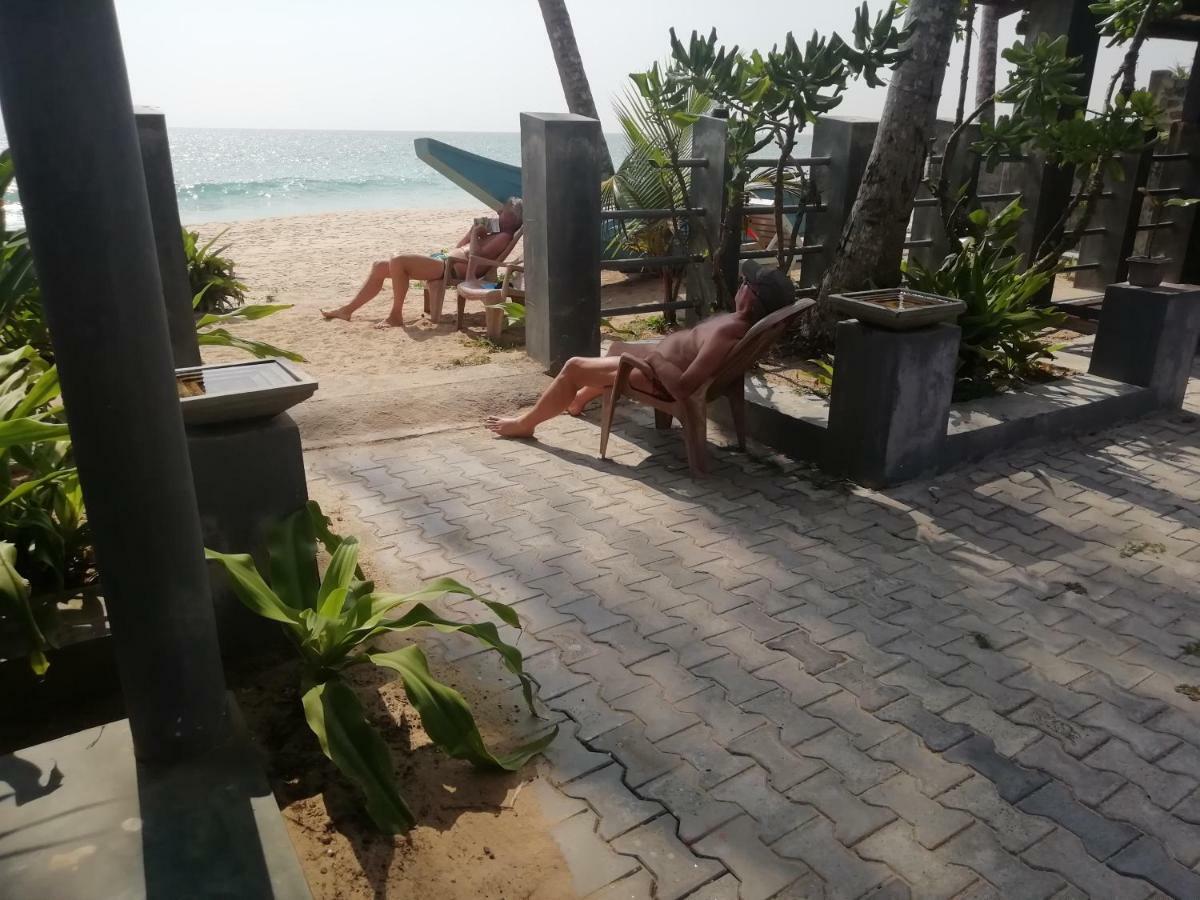 Rainbow Beach Hotel ヒッカドゥワ エクステリア 写真