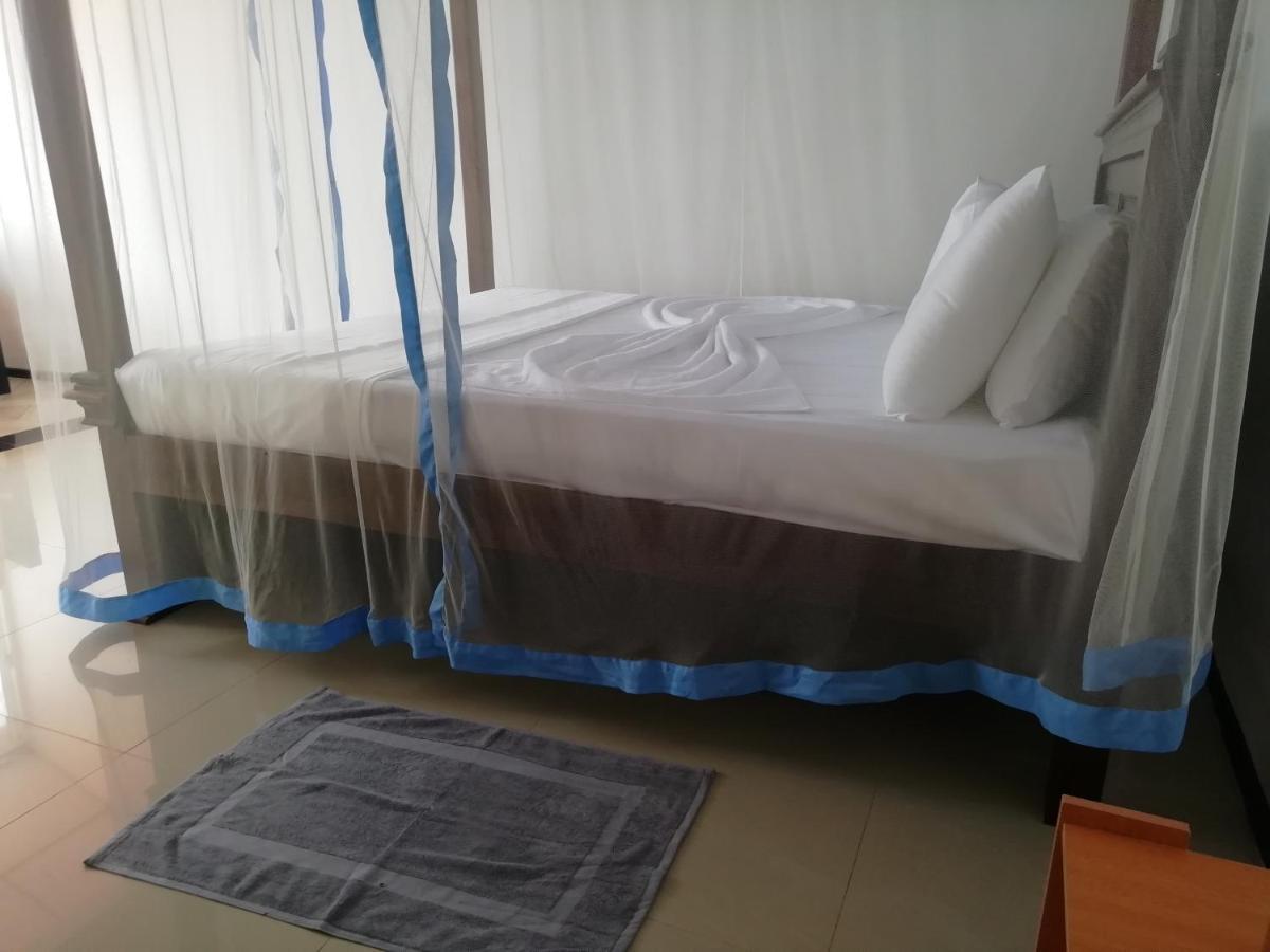 Rainbow Beach Hotel ヒッカドゥワ エクステリア 写真